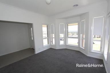 Townhouse For Lease - NSW - Bourkelands - 2650 - QUALITY LIVING IN A PRIME BOURKELANDS LOCATION  (Image 2)