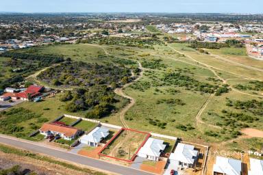Residential Block For Sale - WA - Webberton - 6530 - STRATHALBYN LIFESTYLE WITHOUT THE PRICE TAG  (Image 2)