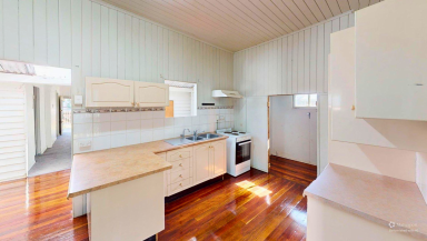 House For Sale - QLD - Gayndah - 4625 - Charming Early Timber Workers Cottage in Gayndah (Image 2)