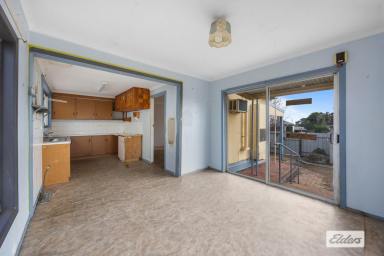 House For Sale - VIC - Stawell - 3380 - Renovate or Rebuild on 781m²  (Image 2)