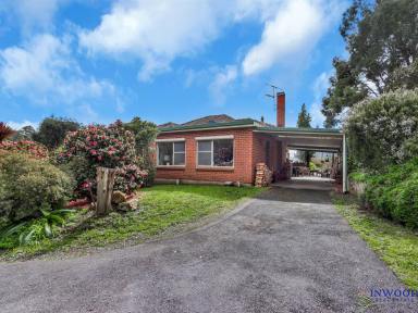 Acreage/Semi-rural For Sale - SA - Lenswood - 5240 - Rare dual home country holding (4.05 Ha), gorgeous Lenswood. Large sheds, dam with water licence. Your country estate awaits. Offers by 2nd Oct (USP). (Image 2)