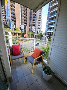 Unit For Sale - QLD - South Brisbane - 4101 - 80 m2 Genuine CITY GLIMPSES 1 Bed 1 Bath 1 Car Sale by Owner (NO AGENTS PLEASE)  (Image 2)