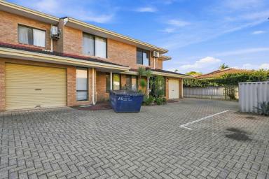 Townhouse For Lease - WA - Como - 6152 - "SECOND CHANCE" - 6 MONTH LEASE ONLY  (Image 2)