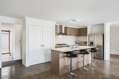 House For Lease - WA - Capel - 6271 - COVENIENCE AT YOUR FINGER TIPS!  (Image 2)