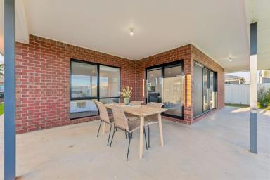 House For Sale - VIC - Irymple - 3498 - DREAM IRYMPLE LOCATION, FABULOUS HOME  (Image 2)