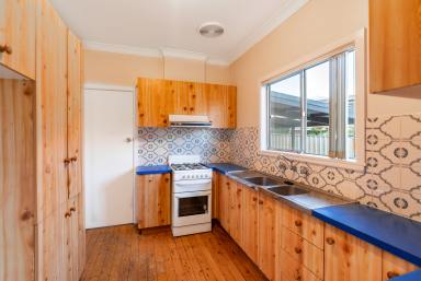 House For Lease - NSW - Kooringal - 2650 - KOORINGAL LIVING- WITH A BRAND NEW BATHROOM  (Image 2)