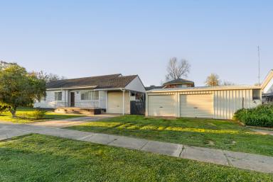 House For Lease - NSW - Kooringal - 2650 - KOORINGAL LIVING- WITH A BRAND NEW BATHROOM  (Image 2)