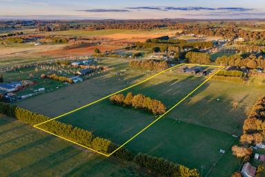 Lifestyle Auction - NSW - Crookwell - 2583 - Small-Acreage Living with Space, Flexibility & Exceptional Family Accommodation (Image 2)