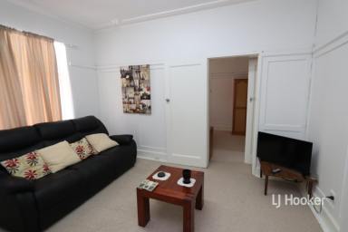 Apartment For Lease - NSW - Inverell - 2360 - Furnished Unit in the CBD  (Image 2)