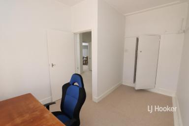 Apartment For Lease - NSW - Inverell - 2360 - Furnished Unit in the CBD  (Image 2)