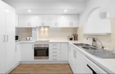 Townhouse Leased - SA - Glengowrie - 5044 - Stylish 3-Bedroom Townhouse in a Quiet & Convenient Setting  (Image 2)