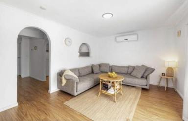Townhouse Leased - SA - Glengowrie - 5044 - Stylish 3-Bedroom Townhouse in a Quiet & Convenient Setting  (Image 2)