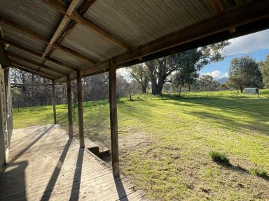 House For Sale - NSW - Gundagai - 2722 - 'The Hut'  (Image 2)