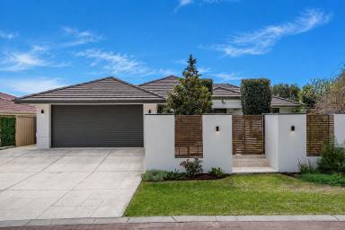 House For Sale - WA - Iluka - 6028 - PEACEFUL, PRIVATE & PRESENTS LIKE NEW!  (Image 2)