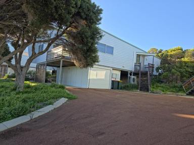 House For Lease - WA - Hopetoun - 6348 - Fantastic coastal living meters from the ocean  (Image 2)