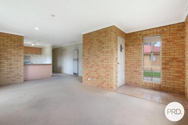 Townhouse For Lease - NSW - North Albury - 2640 - COMFORTABLE TOWNHOUSE WITH PRIVATE YARD!  (Image 2)