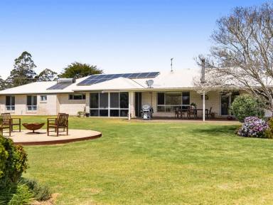 House For Sale - QLD - Highfields - 4352 - Family Living on 2,875m² of Peace, Privacy and Space  (Image 2)
