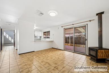 House For Lease - WA - Gosnells - 6110 - SPACIOUS FAMILY LIVING WITH GREAT OUTDOOR ENTERTAINING  (Image 2)