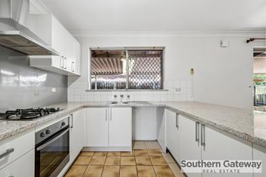 House For Lease - WA - Gosnells - 6110 - SPACIOUS FAMILY LIVING WITH GREAT OUTDOOR ENTERTAINING  (Image 2)