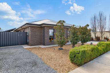 House For Sale - VIC - Mildura - 3500 - The complete package!  (Image 2)