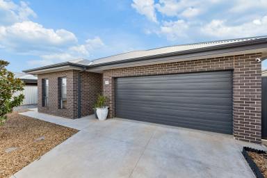 House For Sale - VIC - Mildura - 3500 - The complete package!  (Image 2)