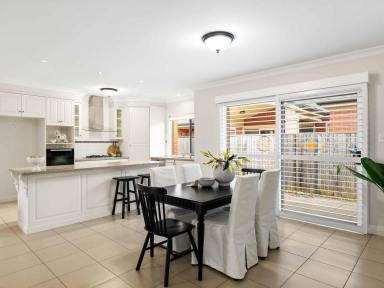Unit For Sale - QLD - East Toowoomba - 4350 - Free Standing Luxury - In Gated Complex  (Image 2)