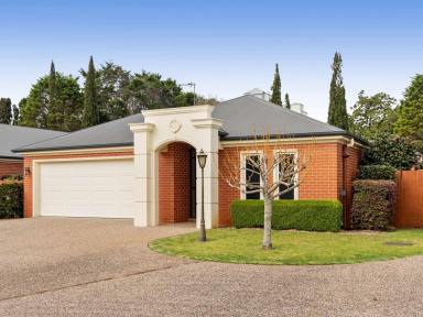 Unit For Sale - QLD - East Toowoomba - 4350 - Free Standing Luxury - In Gated Complex  (Image 2)
