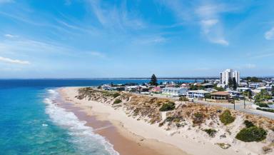 House For Sale - WA - Halls Head - 6210 - Freshly Updated Coastal Home in the Heart of Old Halls Head  (Image 2)