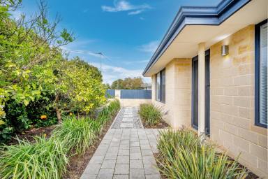 House For Sale - WA - Halls Head - 6210 - Freshly Updated Coastal Home in the Heart of Old Halls Head  (Image 2)