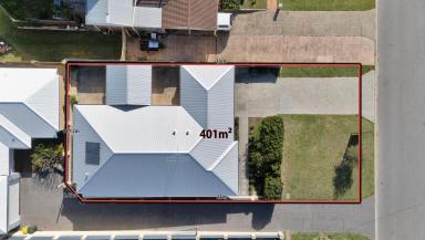 House For Sale - WA - Halls Head - 6210 - Freshly Updated Coastal Home in the Heart of Old Halls Head  (Image 2)
