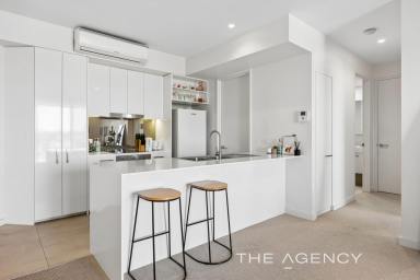 Apartment For Sale - WA - East Fremantle - 6158 - Exceptional lifestyle location, with sweeping views and luxurious living throughout (Image 2)
