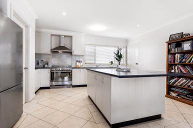 House For Sale - VIC - Wahgunyah - 3687 - Expansive Family Living on a Rare 1,620m² Corner Allotment (Image 2)