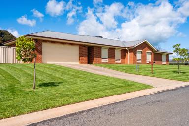 House For Sale - VIC - Wahgunyah - 3687 - Expansive Family Living on a Rare 1,620m² Corner Allotment (Image 2)