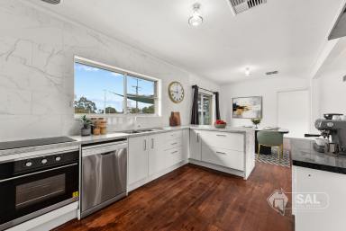 House For Sale - SA - Bordertown - 5268 - Practical Living, Perfectly Located (Image 2)