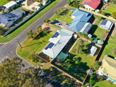 House For Sale - SA - Bordertown - 5268 - Practical Living, Perfectly Located (Image 2)