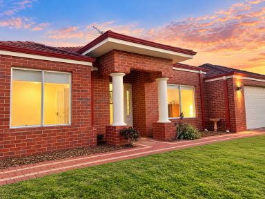 House For Sale - WA - Success - 6164 - MORE ROOM TO LIVE, WORK & GROW (Image 2)