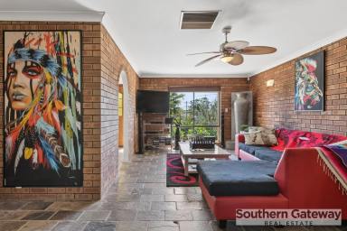 House For Sale - WA - Parmelia - 6167 - SPACE, FLEXIBILITY & ROOM FOR THE WHOLE FAMILY (Image 2)