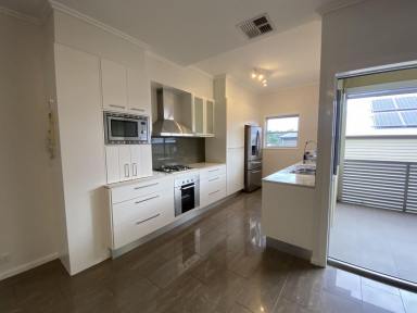 Townhouse Leased - QLD - Fairfield - 4103 - Easy Living  (Image 2)