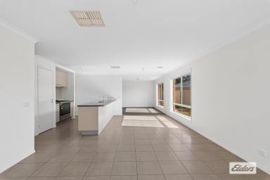 House For Lease - VIC - Kangaroo Flat - 3555 - Contemporary Living in Convenient Kangaroo Flat Location (Image 2)