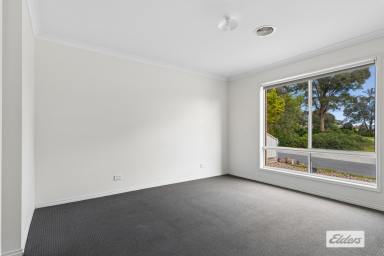 House For Lease - VIC - Kangaroo Flat - 3555 - Contemporary Living in Convenient Kangaroo Flat Location (Image 2)