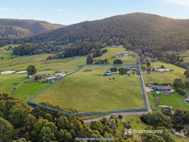 House For Sale - TAS - Flowerpot - 7163 - Two Residences, Architectural Distinction and Breathtaking Water Views (Image 2)