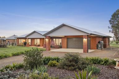 House For Sale - VIC - Avenel - 3664 - Custom-Built Quality Beside Avenel Golf Course  (Image 2)