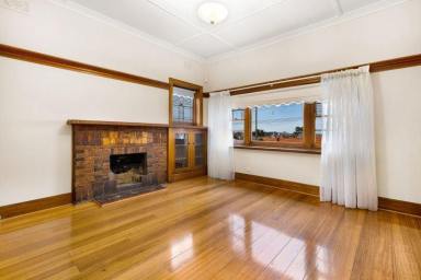 House For Lease - VIC - Essendon - 3040 - Charming 3-Bedroom Home in Prime Essendon Location (Image 2)