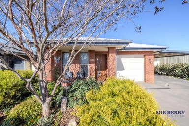 House For Lease - NSW - Dubbo - 2830 - Stylish Low Maintenance Living in Convenient Location (Image 2)