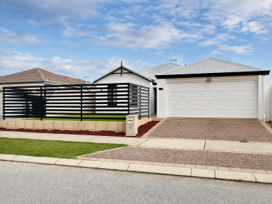 House For Sale - WA - Ridgewood - 6030 - Welcome Home! (Image 2)
