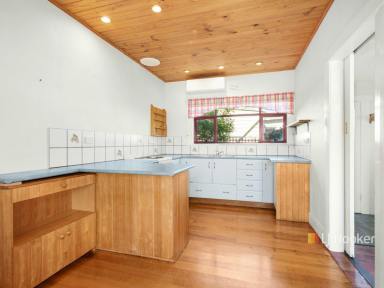 House Leased - TAS - Devonport - 7310 - Charming Home Close to Town  (Image 2)