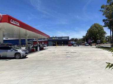 Retail For Lease - VIC - Kialla - 3631 - Highway freight by day, local catchment by night, one kitchen already built.  (Image 2)