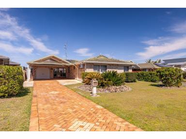 House For Sale - NSW - Forster - 2428 - Waterfront Lifestyle - Stunning Canal Views in Forster Keys  (Image 2)