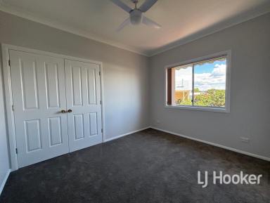 House For Lease - NSW - Inverell - 2360 - Family Home on Albion Hill  (Image 2)