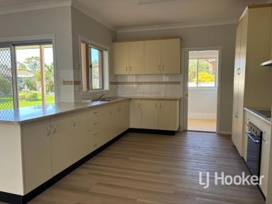 House For Lease - NSW - Inverell - 2360 - Family Home on Albion Hill  (Image 2)